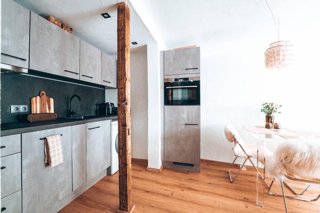Apartment Charming Close To The Slopes, Skiing & Hiking Zell am See